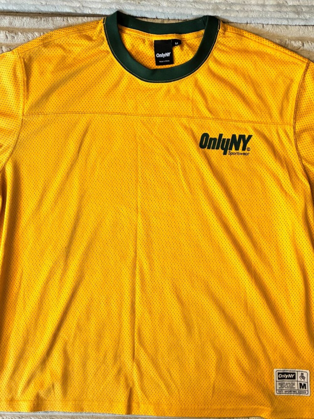 Only NY Court Logo Pinnie T-Shirt Yellow Size M